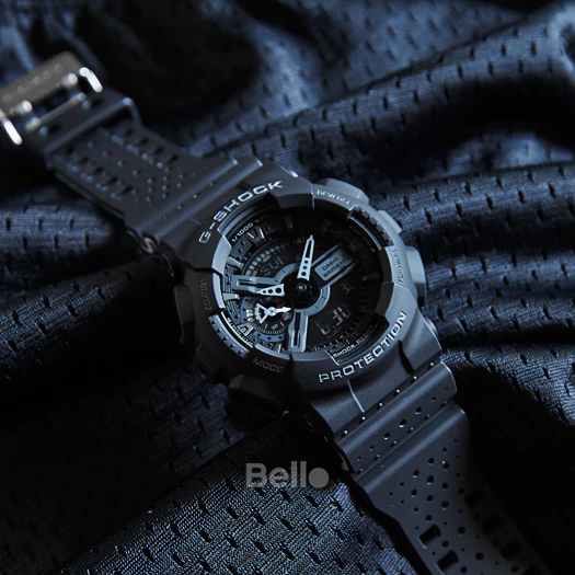 GA-110LP-1A - Đồng hồ Casio G-Shock chính hãng - Dây đen trơn, thiết kế kiểu dây đục lỗ giúp cổ tay bạn thoáng hơn khi đeo.