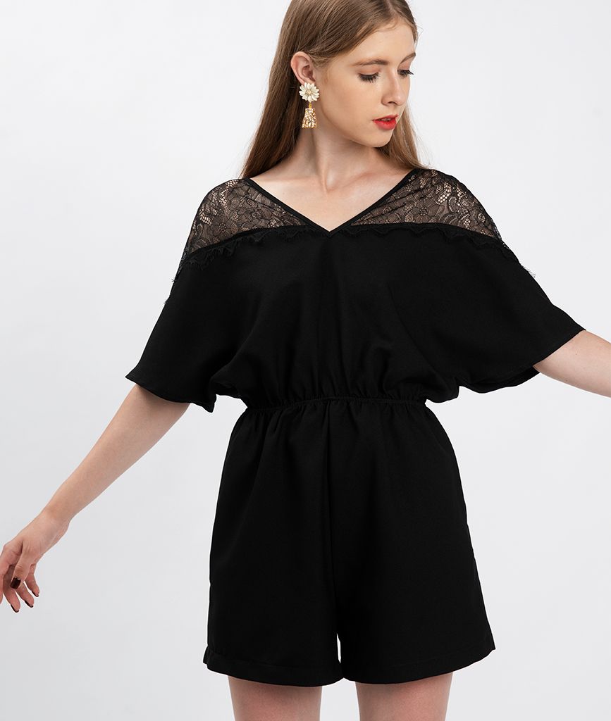 Jumsuit ngắn tuytsi phối ren