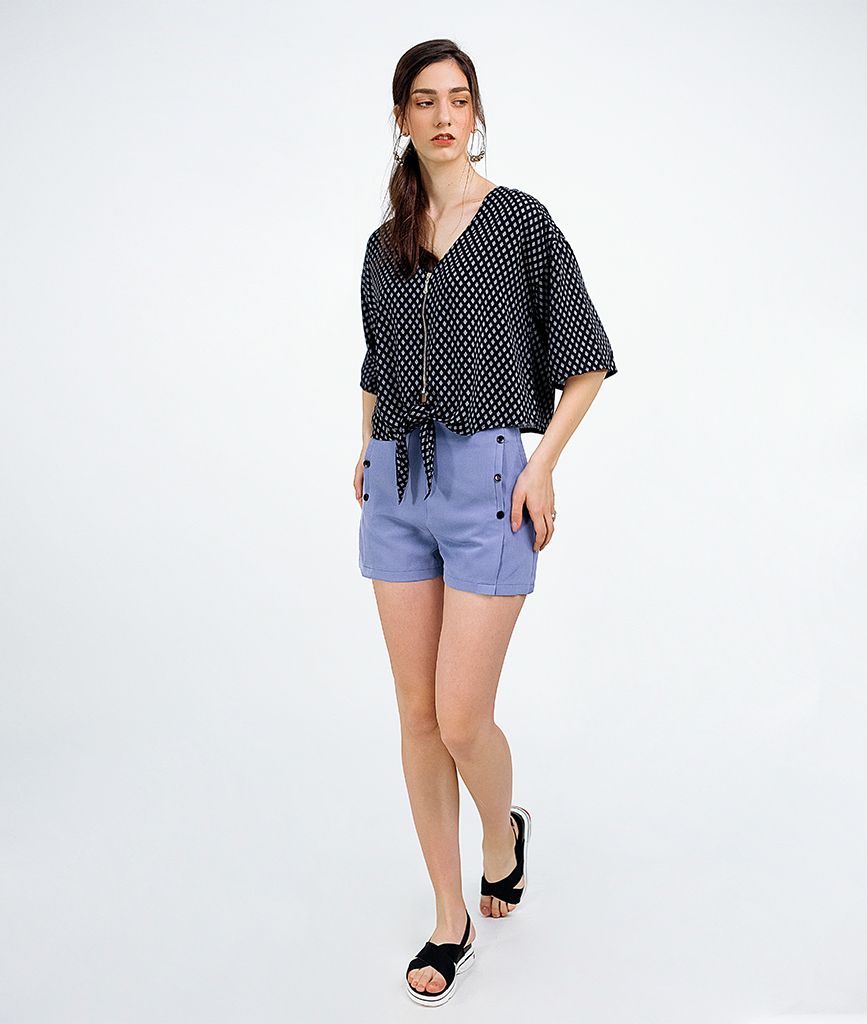 Quần Shorts Ống Đứng Thô Nút