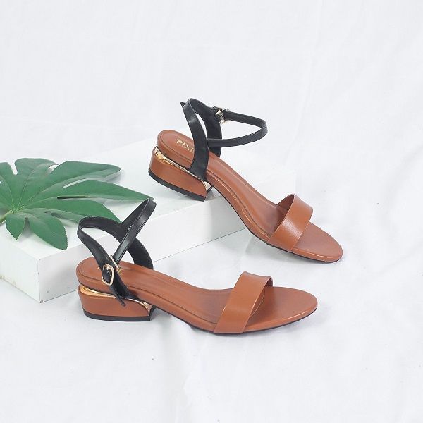 Giày Sandal 3cm Quai Mảnh Đế Vuông Viền Kim Loại Màu Nâu Pixie X429