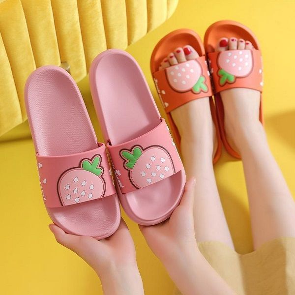 Dép Quai Ngang Trái Dâu Lớn Màu Hồng Cát Tường (Store 1001,1003)