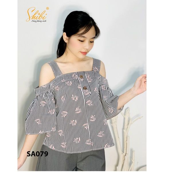 Áo Hở Vai Họa Tiết Nơ Màu Sọc Đen Shibi SA079AE