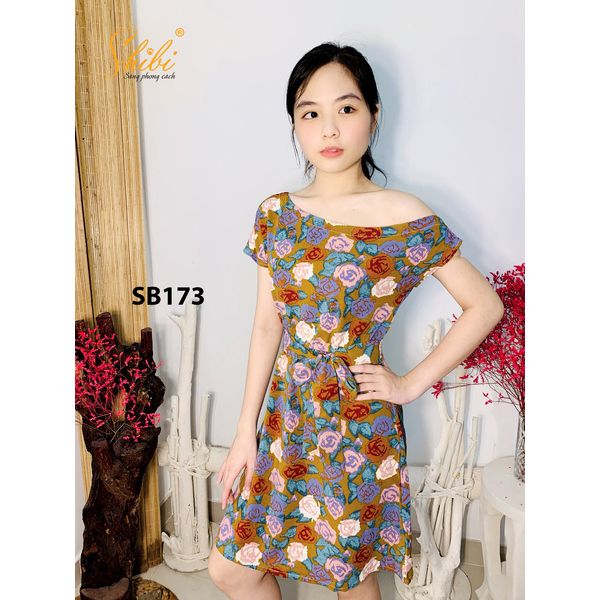 Đầm Lệch Vai Họa Tiết Nâu Shibi SB173AE