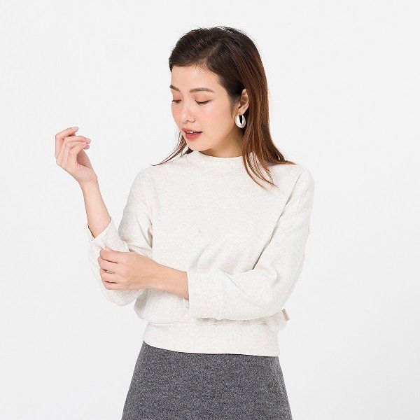 Áo Croptop Chui Đầu Vien Tran Màu Trắng Kem