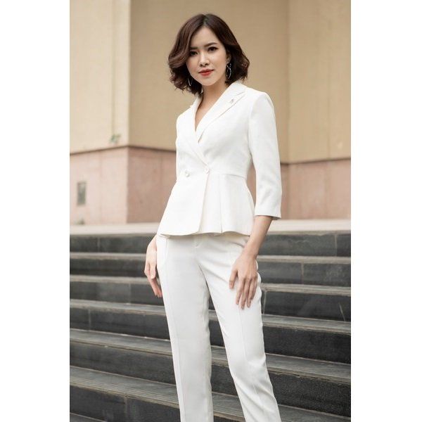 Vest Tay Cổ Bẻ Khuy Bọc Charmilles Màu Trắng