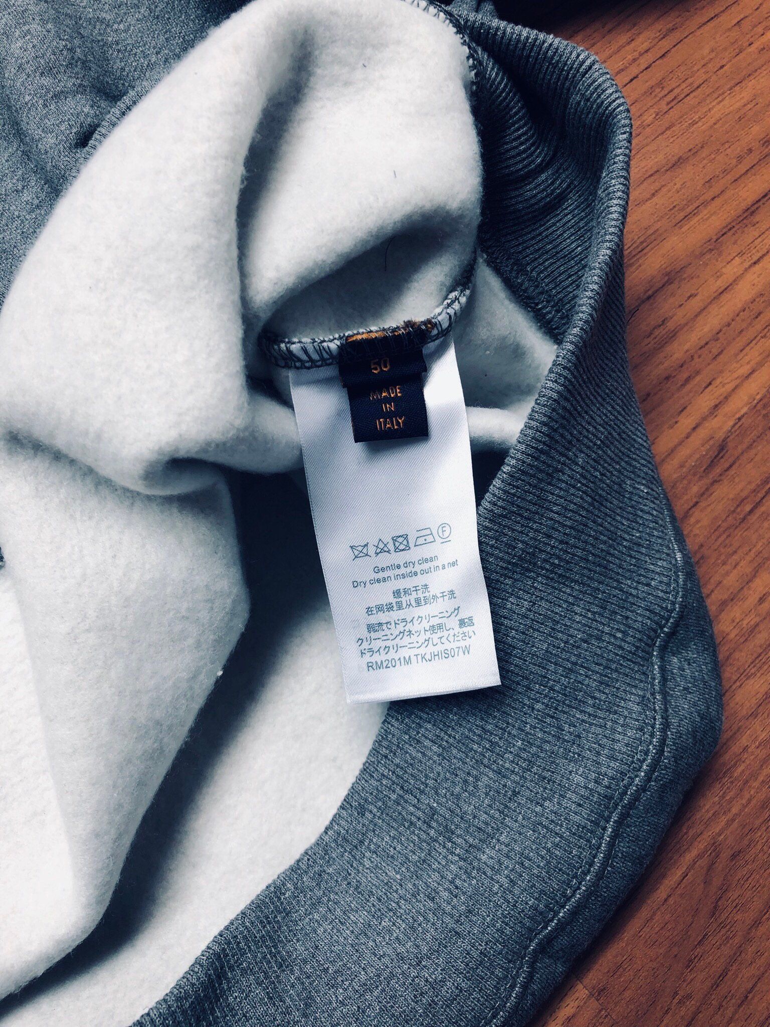 áo swt và jacket Lv cho anh em đọc mô tả