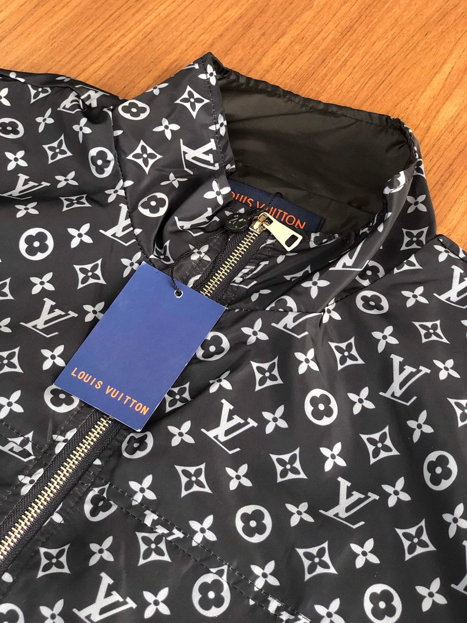 áo swt và jacket Lv cho anh em đọc mô tả