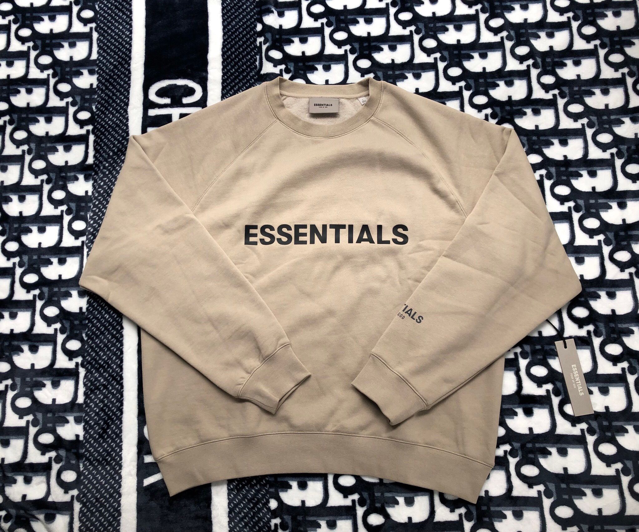 áo sweater essential cổ tròn 2020