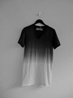 Áo thun dip dye đen