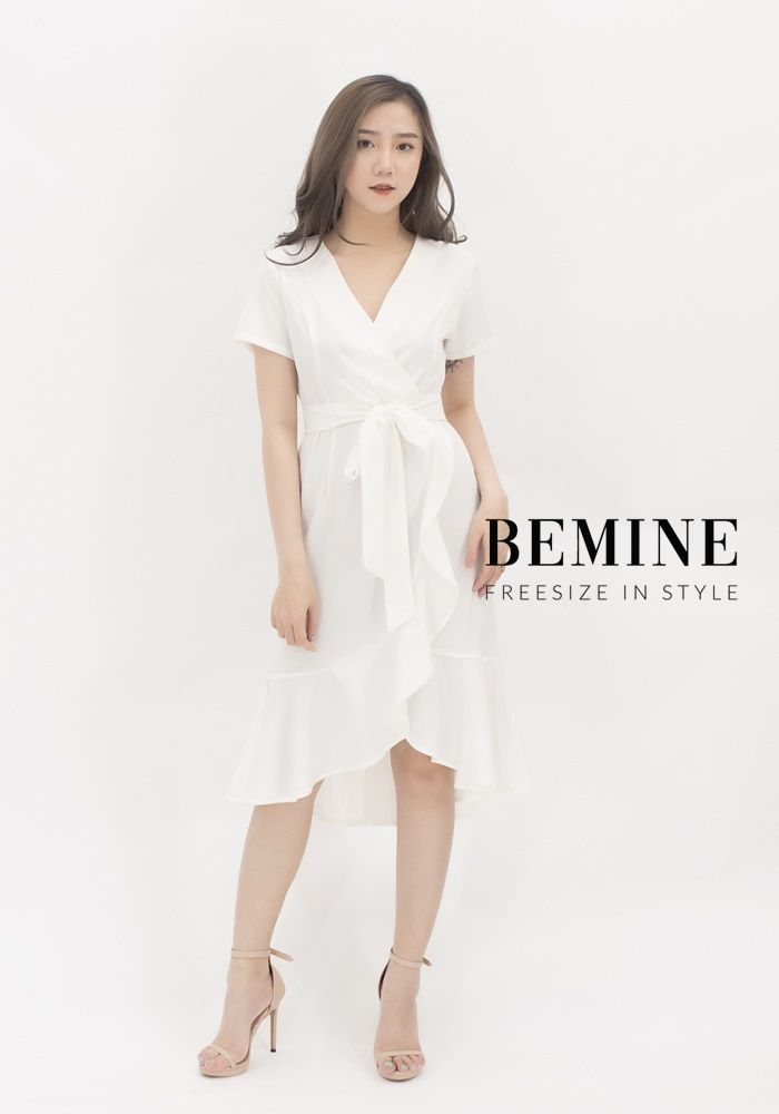 M692 - Đầm suông bèo cột eo - Trắng