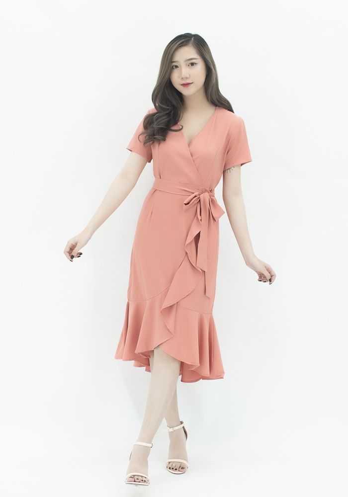 M692 - Đầm suông bèo cột eo - Hồng