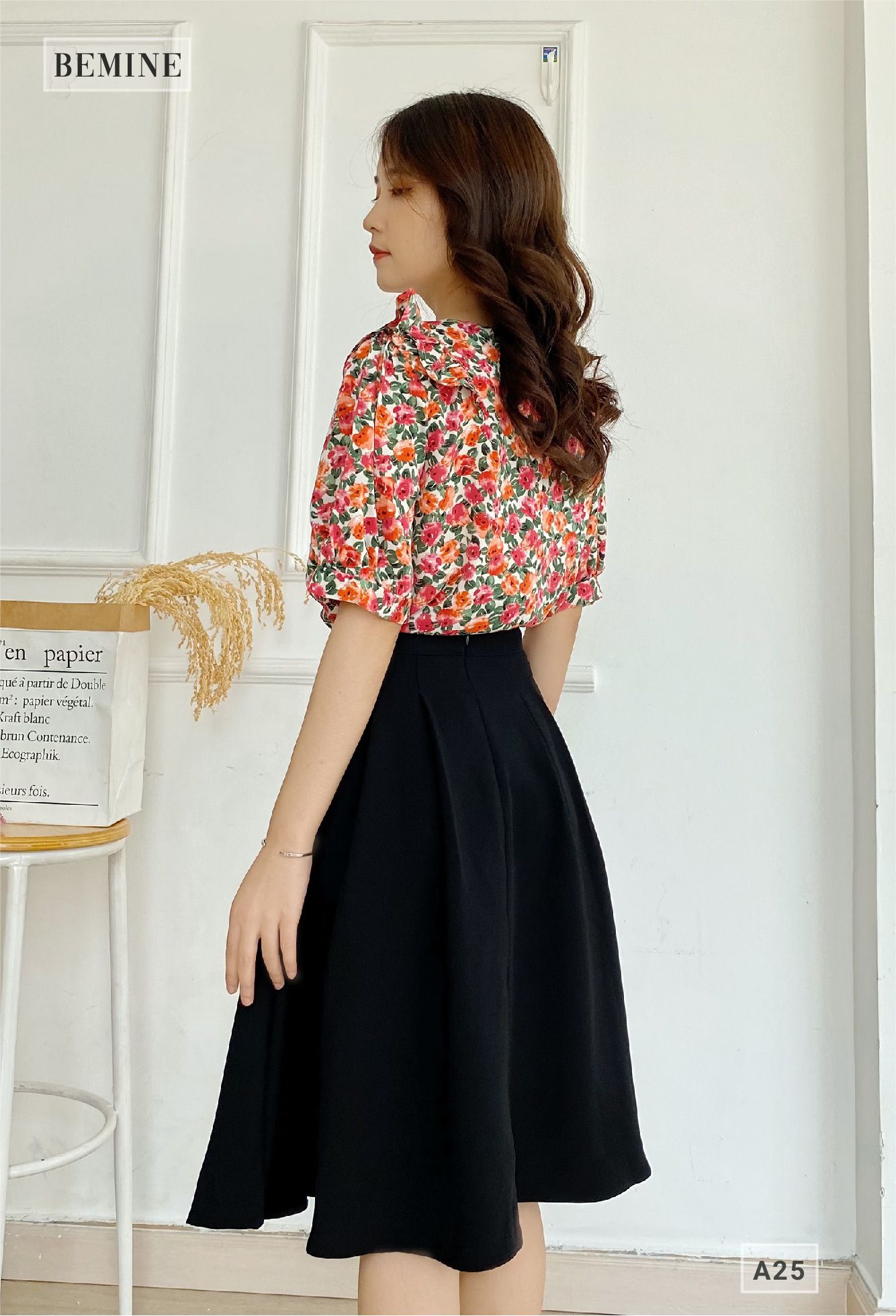 A25HONG - Áo hoa cổ tròn xếp ly