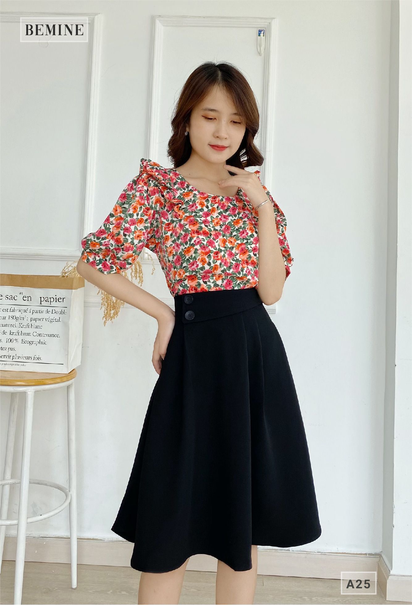 A25HONG - Áo hoa cổ tròn xếp ly