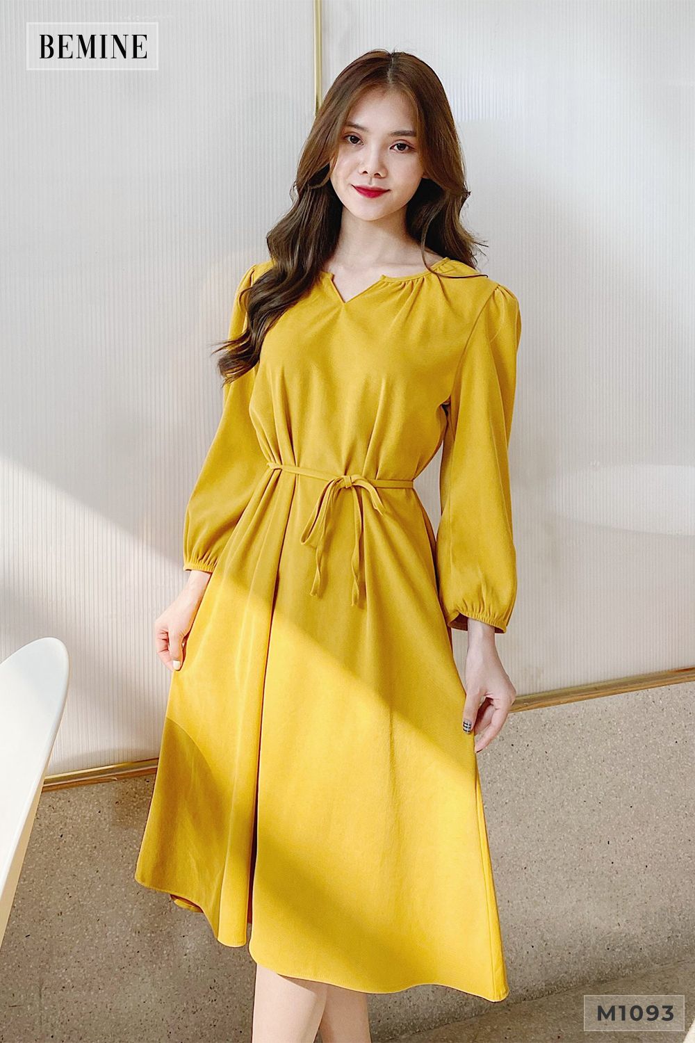M1093VANG - Đầm cổ viền dây eo