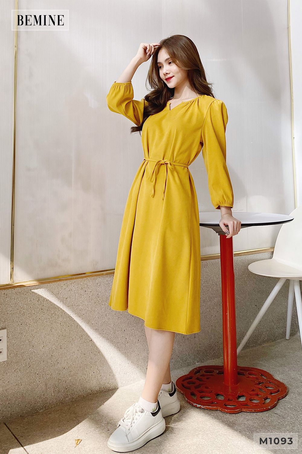 M1093VANG - Đầm cổ viền dây eo
