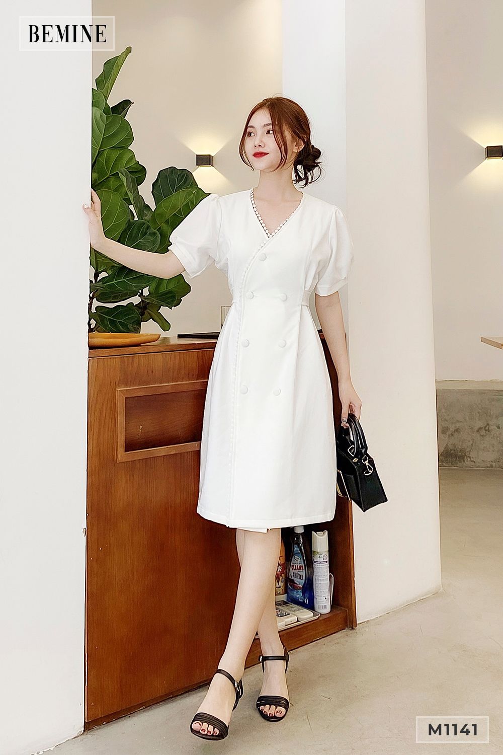 M1141TRANG - Đầm viền ren cổ xéo