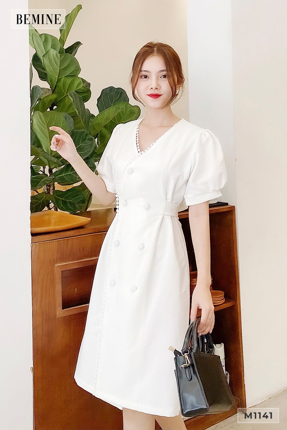 M1141TRANG - Đầm viền ren cổ xéo