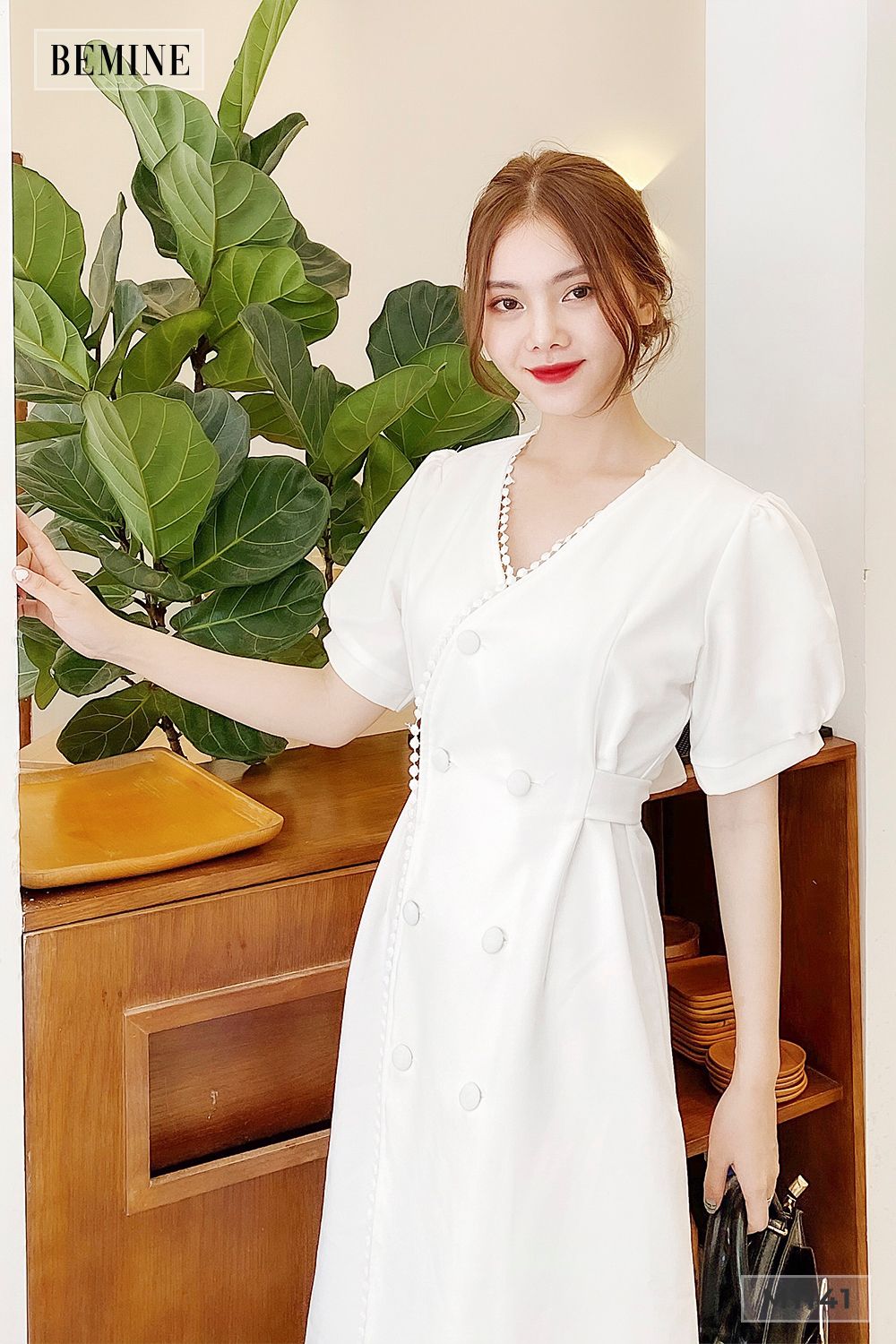 M1141TRANG - Đầm viền ren cổ xéo