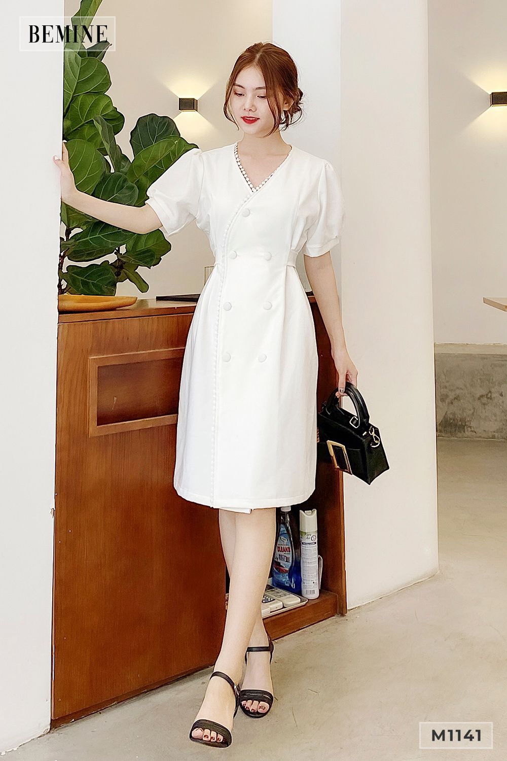 M1141TRANG - Đầm viền ren cổ xéo
