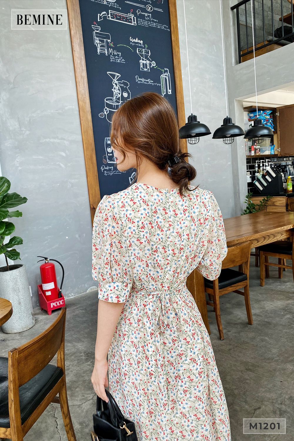 M1201DA - Đầm hoa cổ tròn cột eo