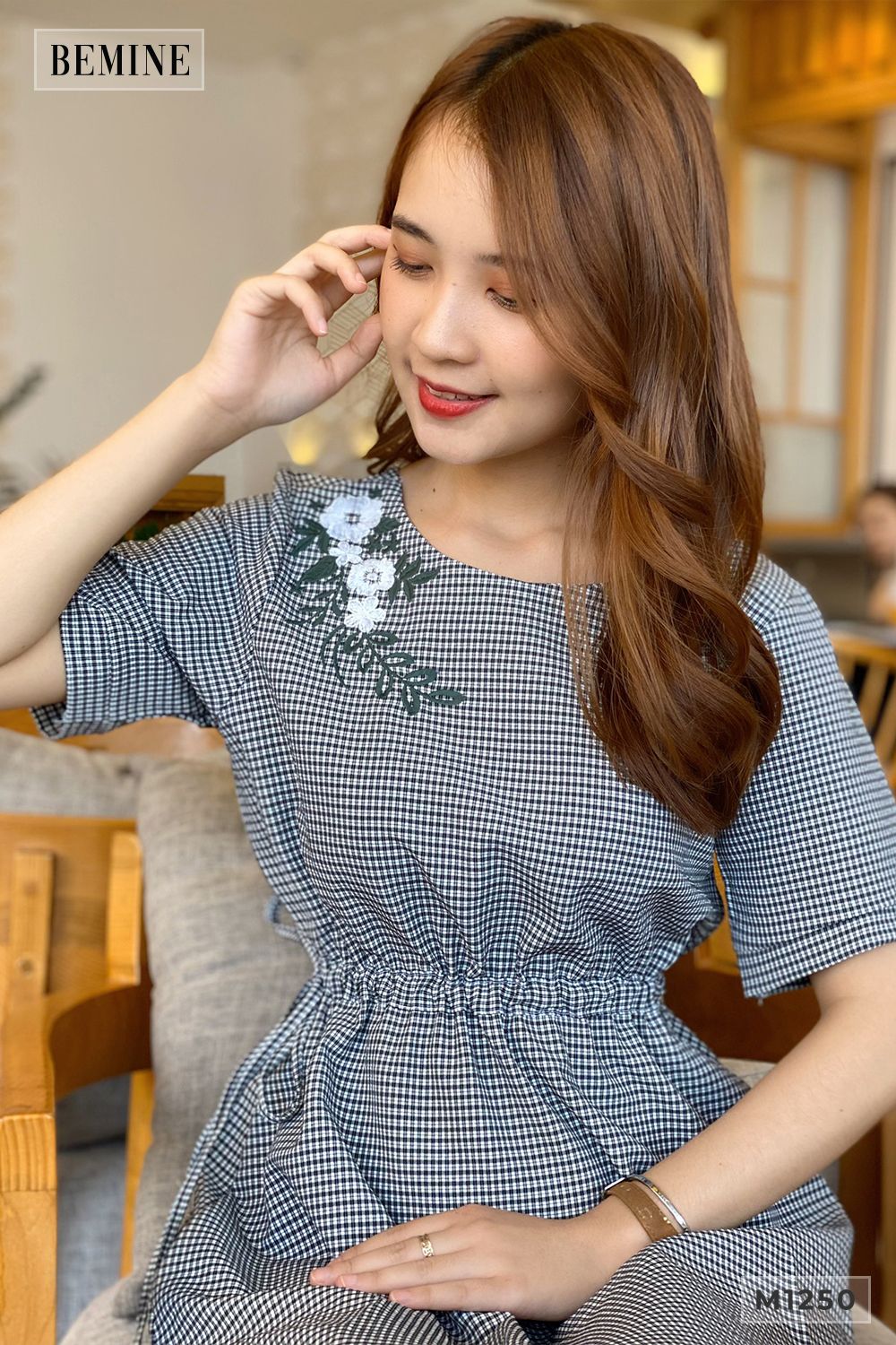 M1250DEN - Đầm caro rút eo thêu ngực
