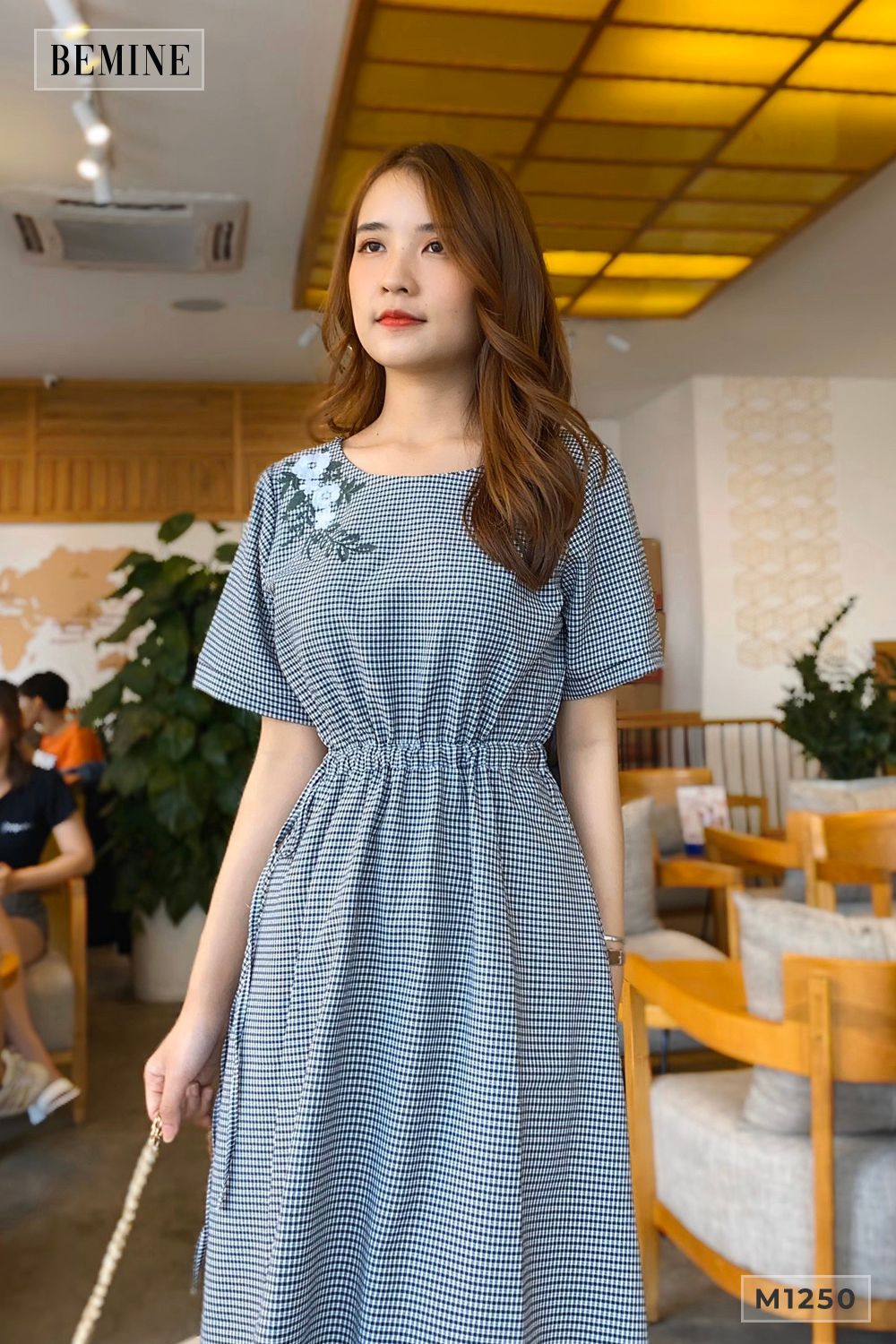 M1250DEN - Đầm caro rút eo thêu ngực