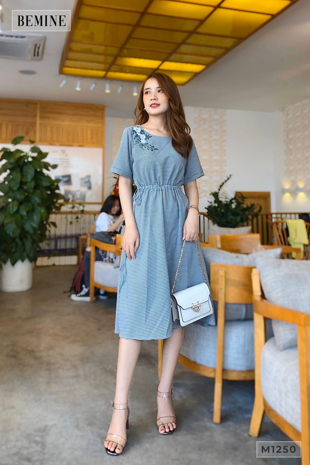 M1250DEN - Đầm caro rút eo thêu ngực