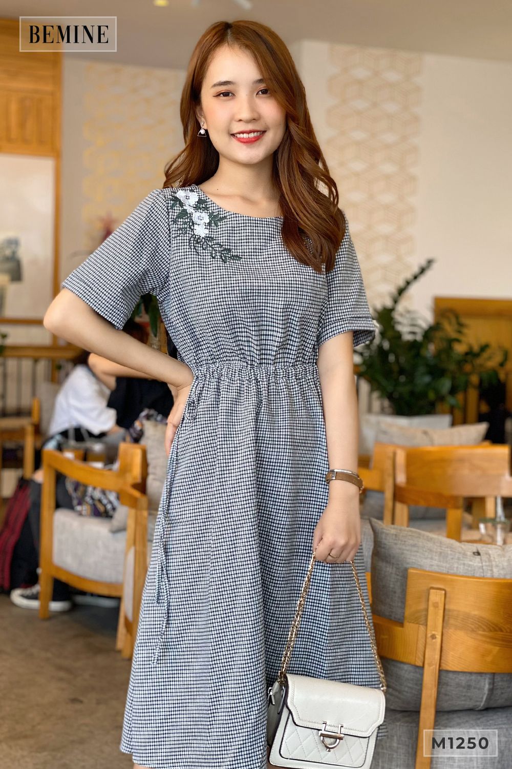 M1250DEN - Đầm caro rút eo thêu ngực