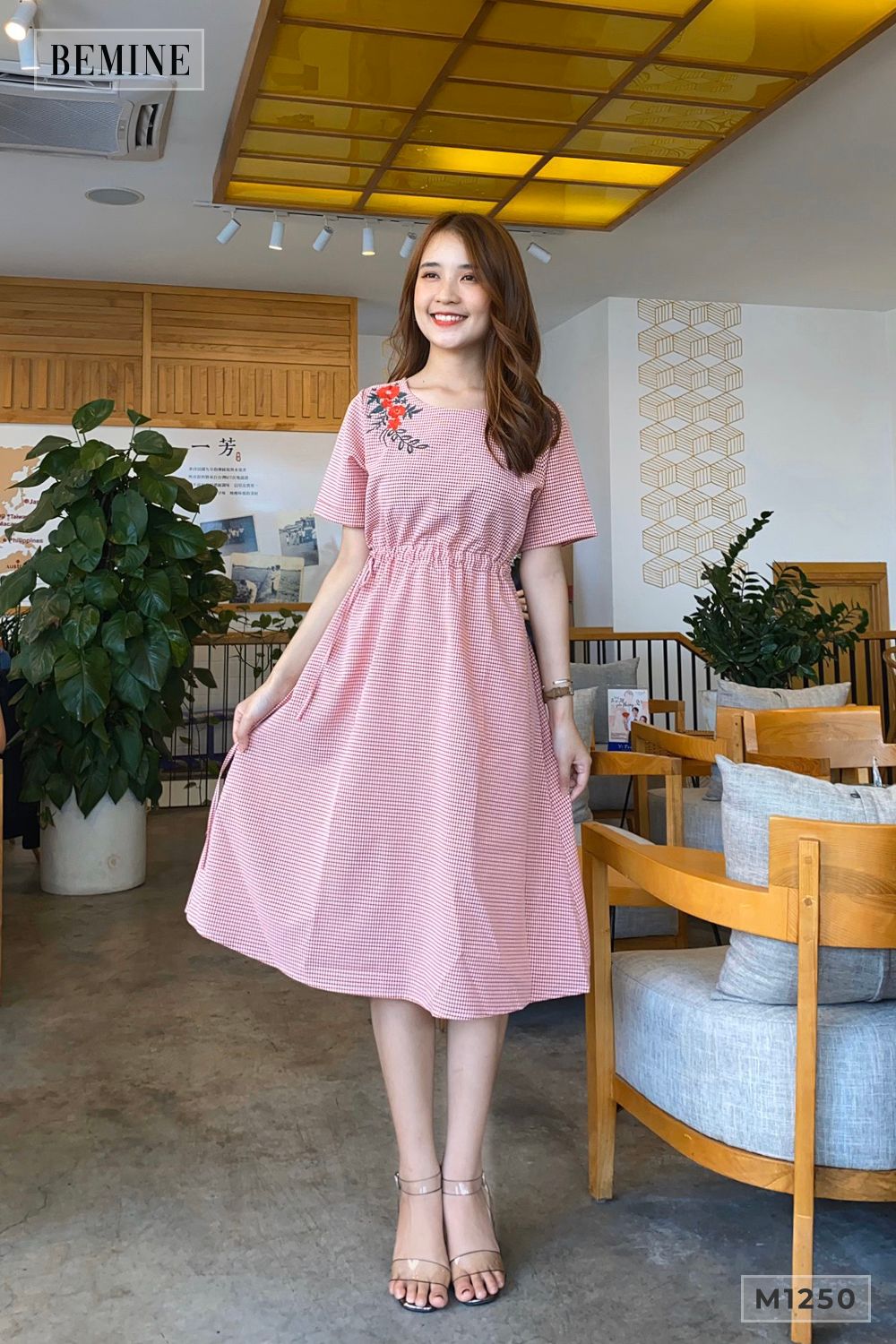 M1250DO - Đầm caro rút eo thêu ngực