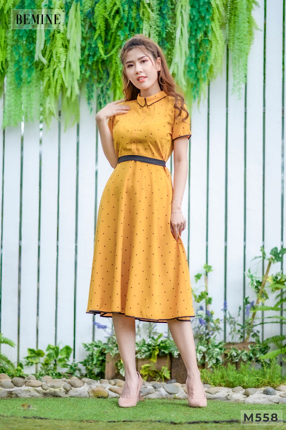 M588 - Đầm Vàng chấm bi viền đen - Vàng