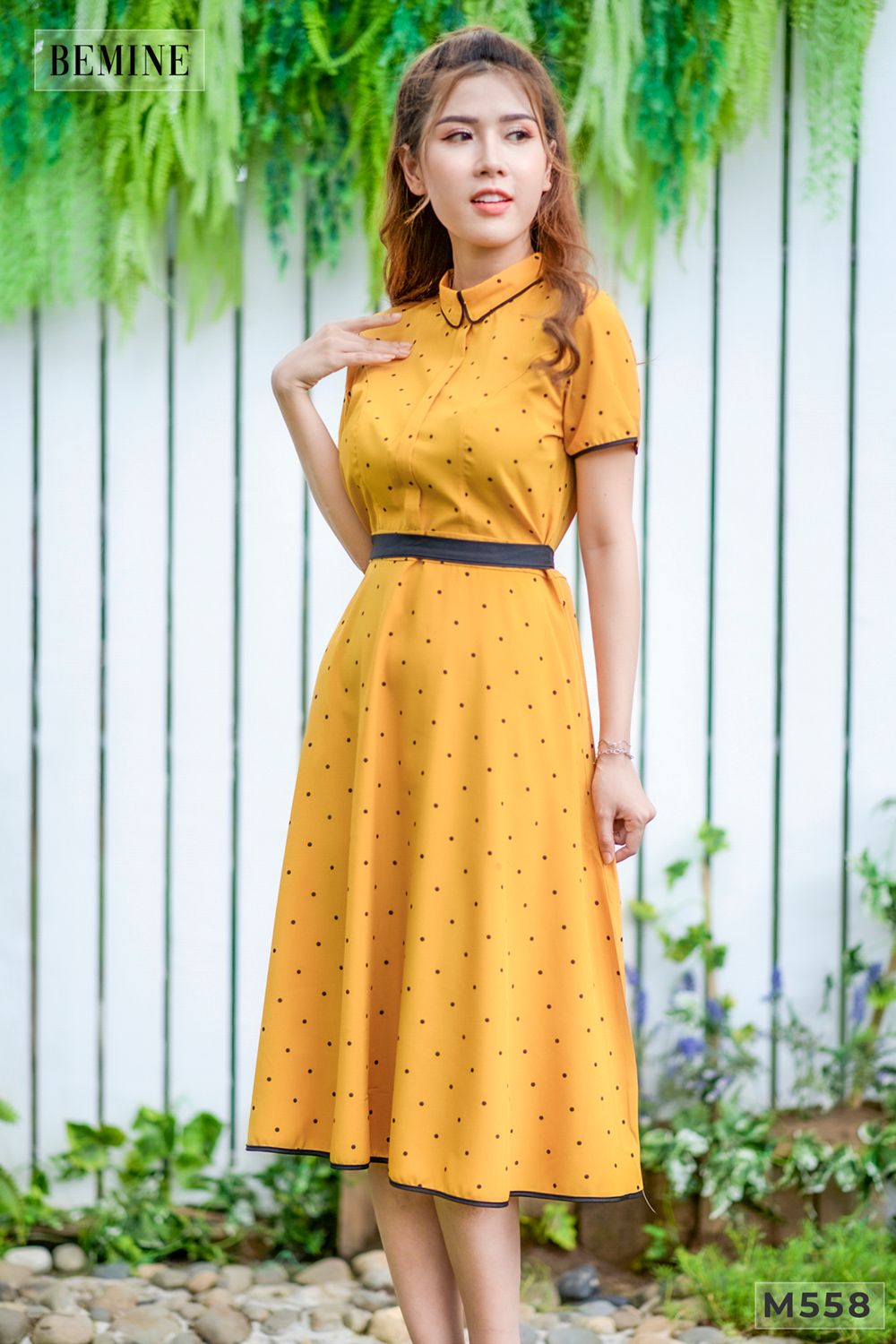 M588 - Đầm Vàng chấm bi viền đen - Vàng