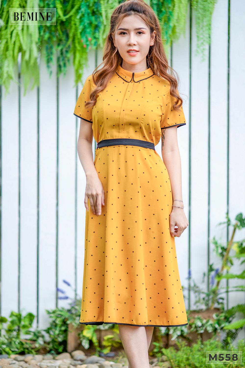 M588 - Đầm Vàng chấm bi viền đen - Vàng
