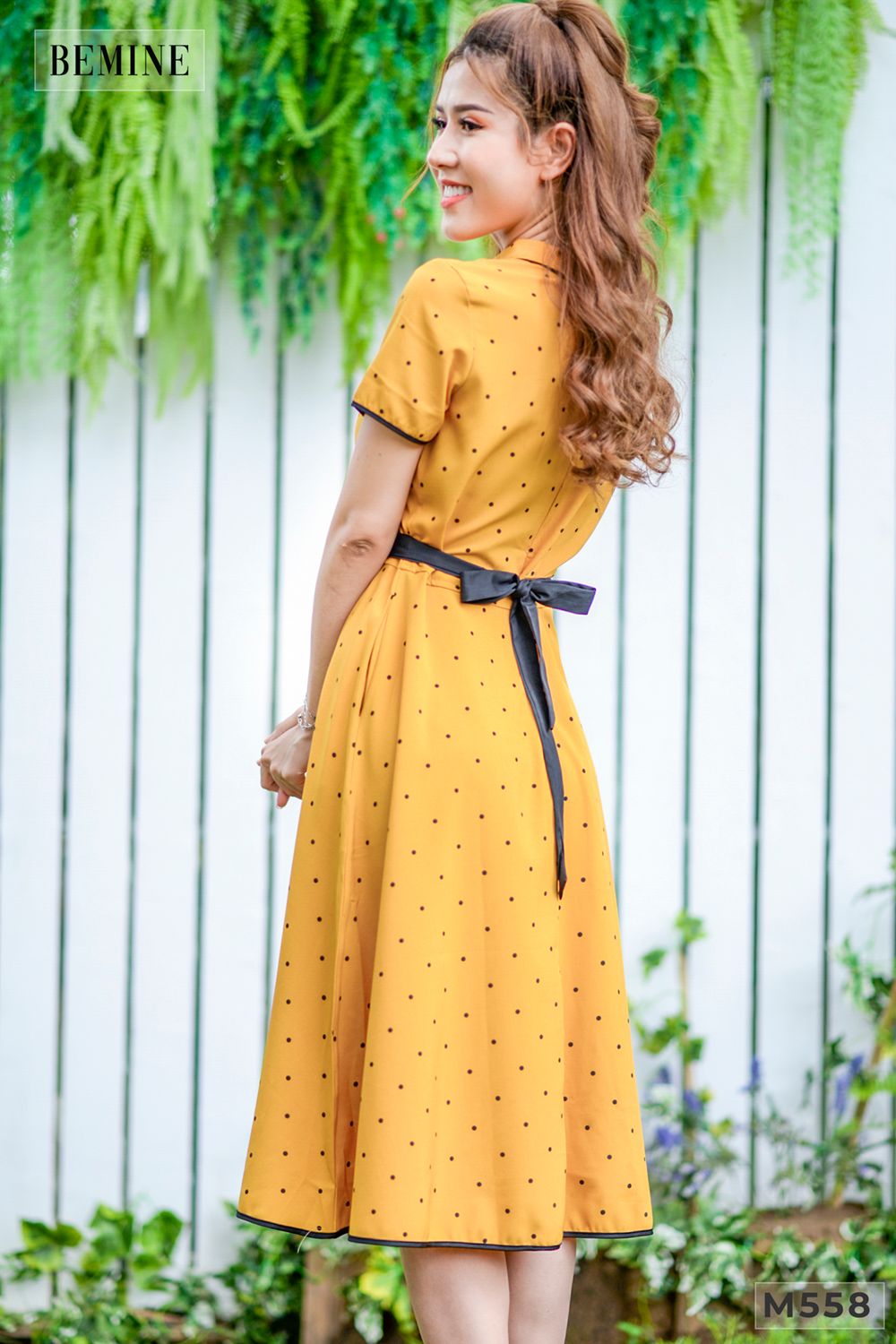 M588 - Đầm Vàng chấm bi viền đen - Vàng