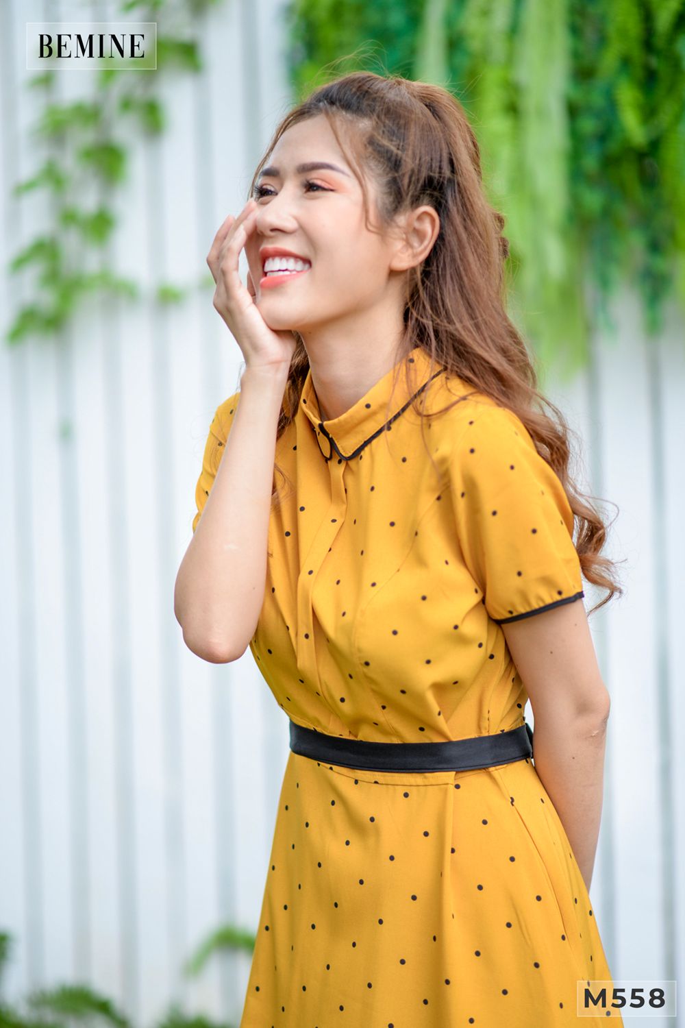 M588 - Đầm Vàng chấm bi viền đen - Vàng