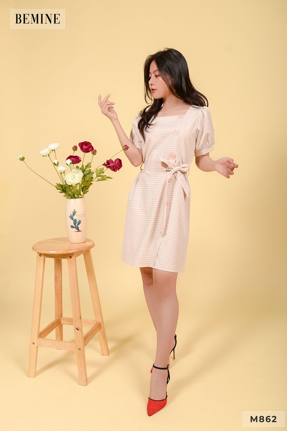 M862DA - Đầm caro cổ vuông đính nút dọc