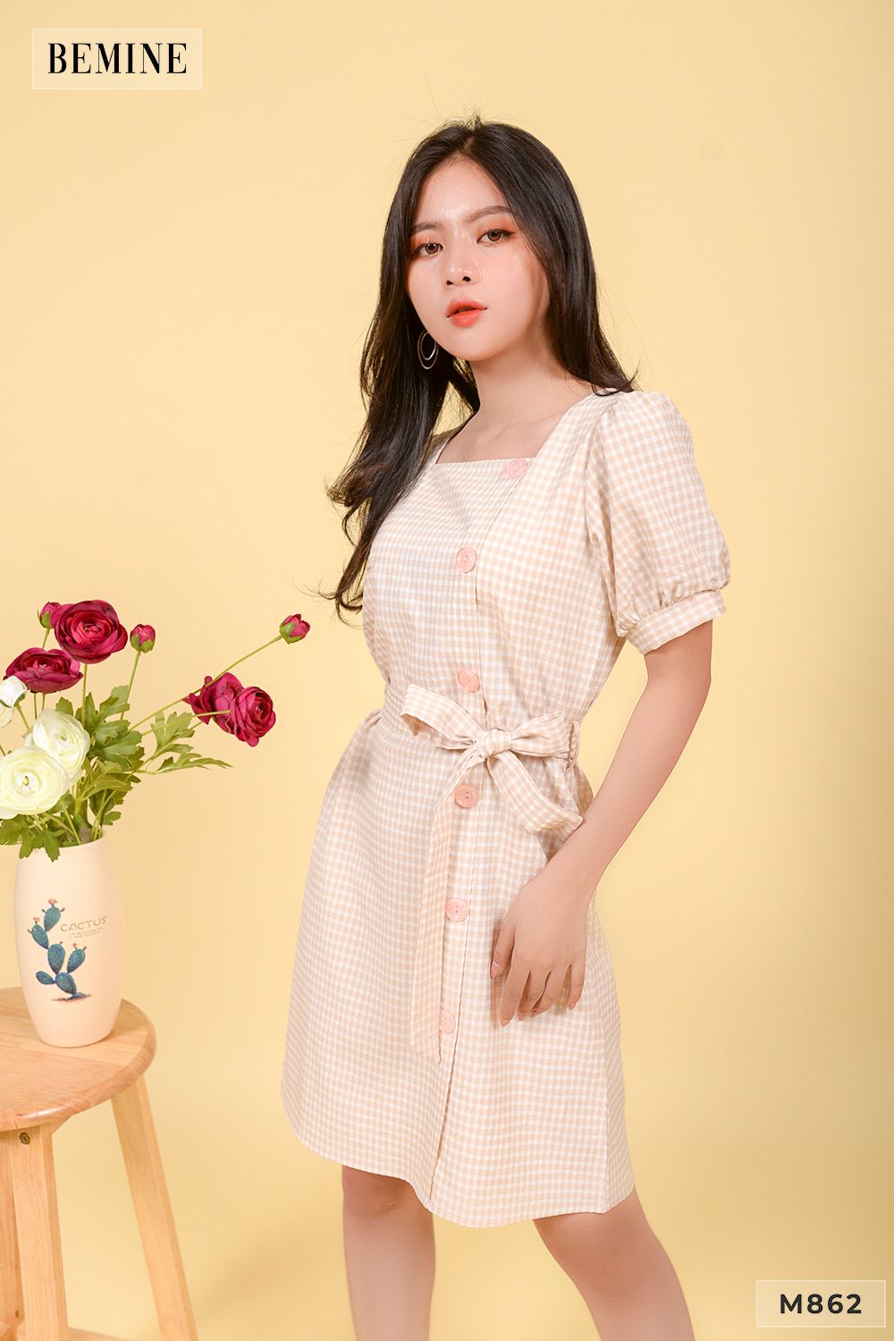 M862DA - Đầm caro cổ vuông đính nút dọc