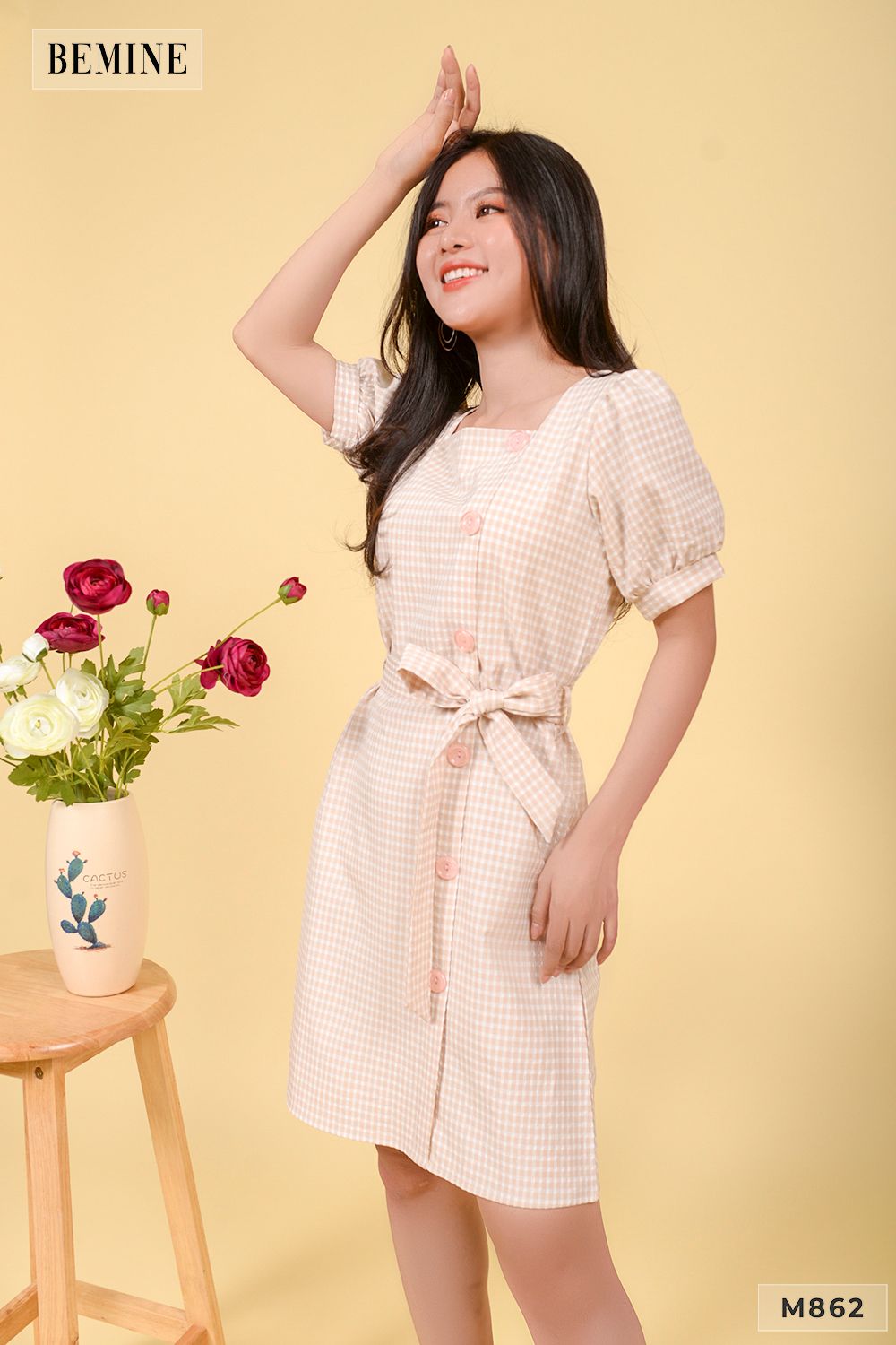 M862DA - Đầm caro cổ vuông đính nút dọc