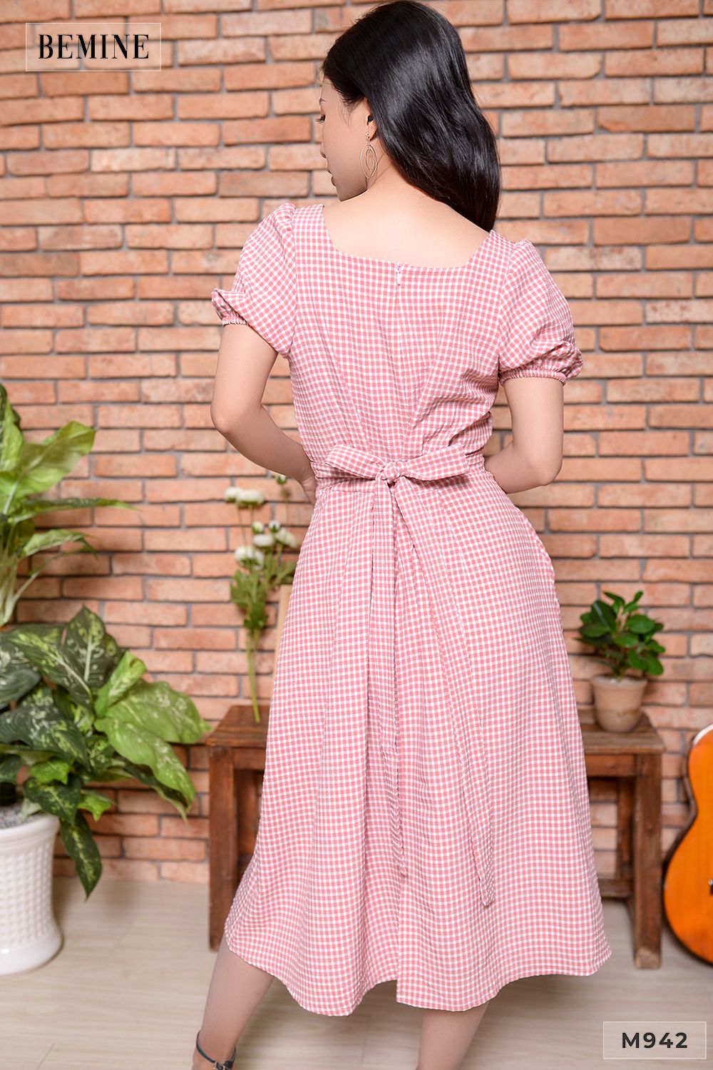 M942HONG - Đầm caro tay bồng xếp ly