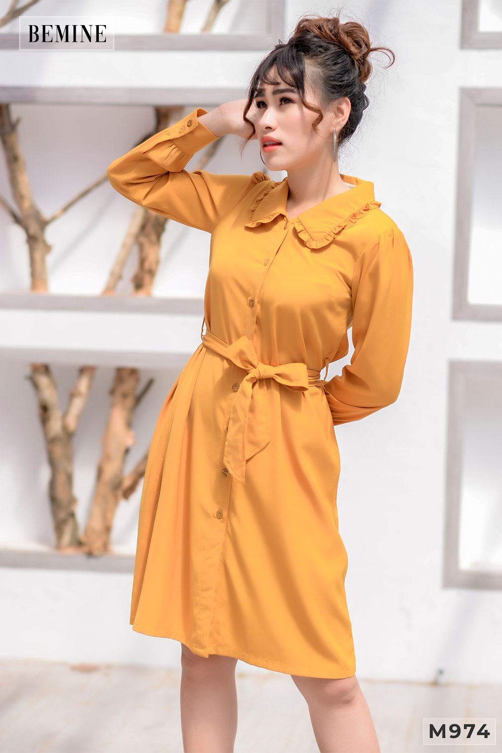 M974VANG - Đầm xếp ly cổ cột eo