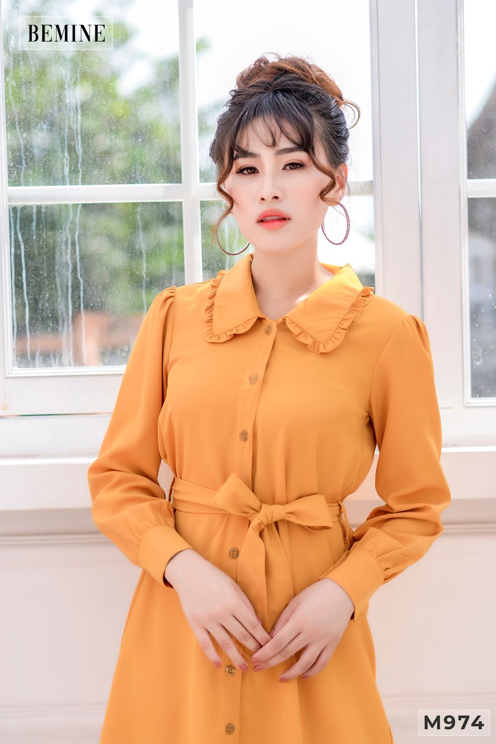 M974VANG - Đầm xếp ly cổ cột eo