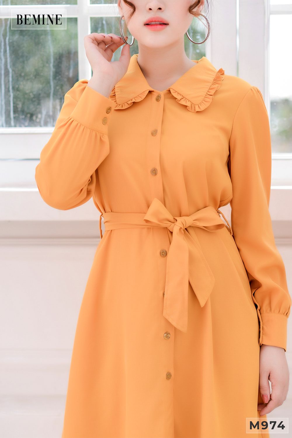 M974VANG - Đầm xếp ly cổ cột eo