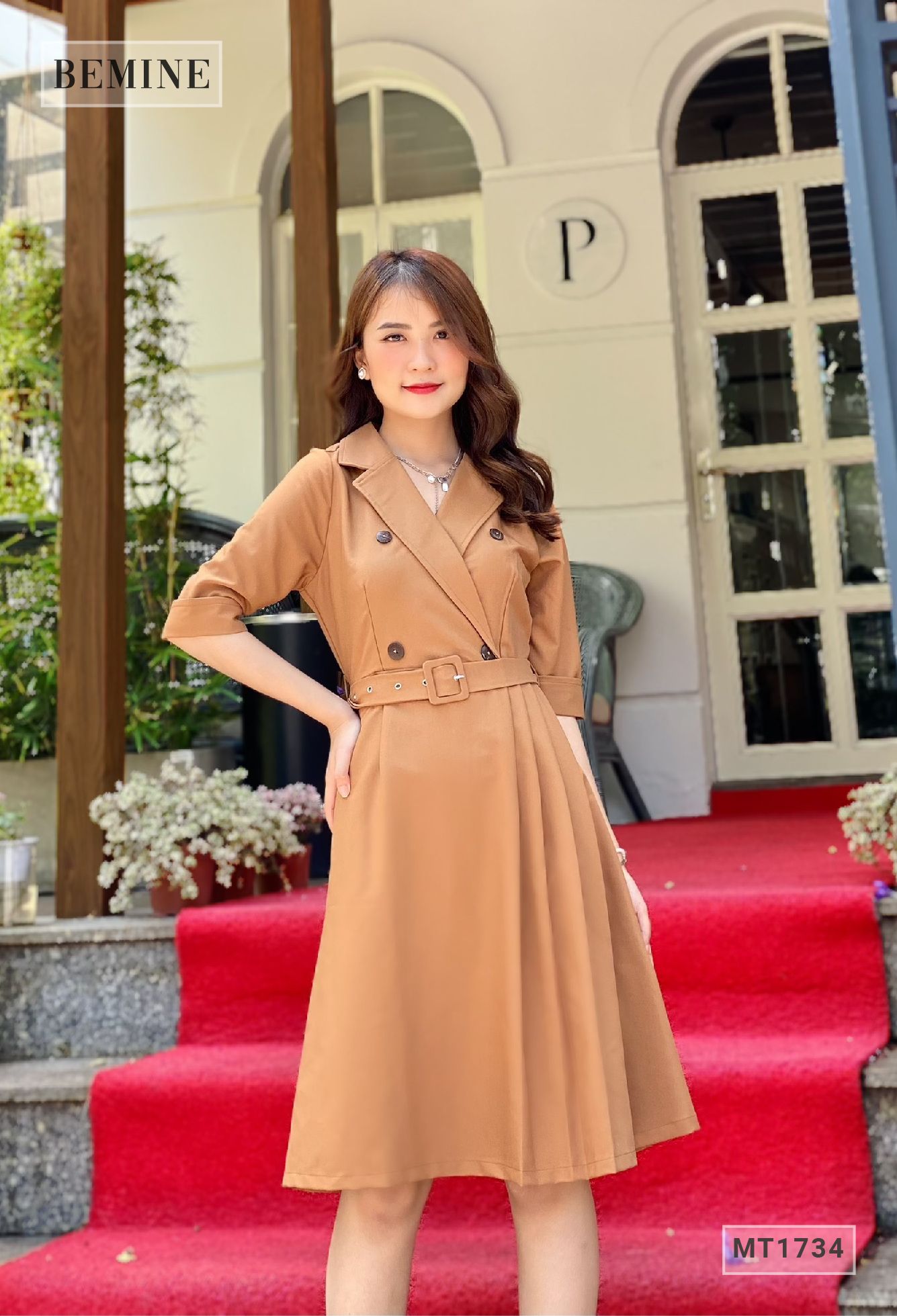 MT1734VANG - Đầm cổ vest thắt đai