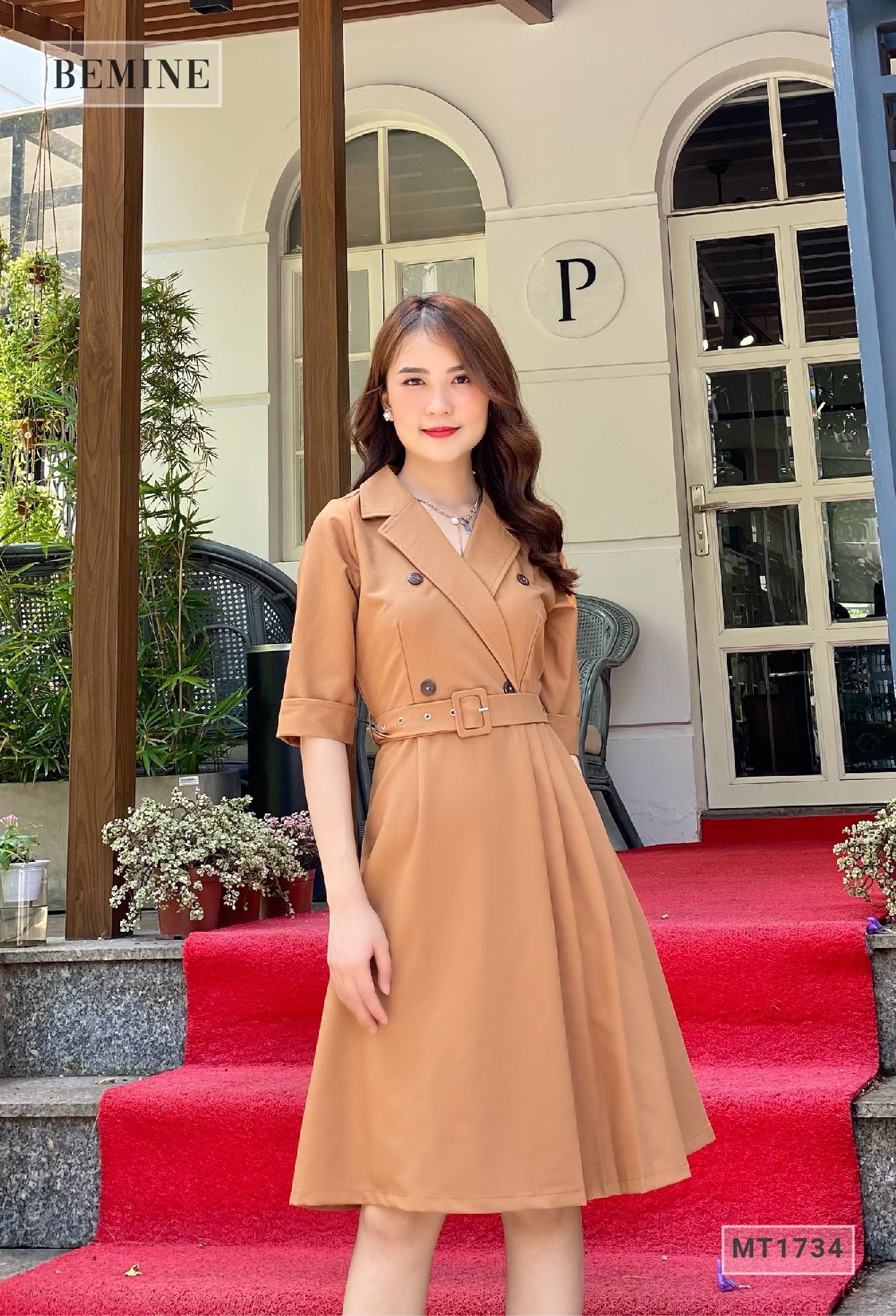 MT1734VANG - Đầm cổ vest thắt đai