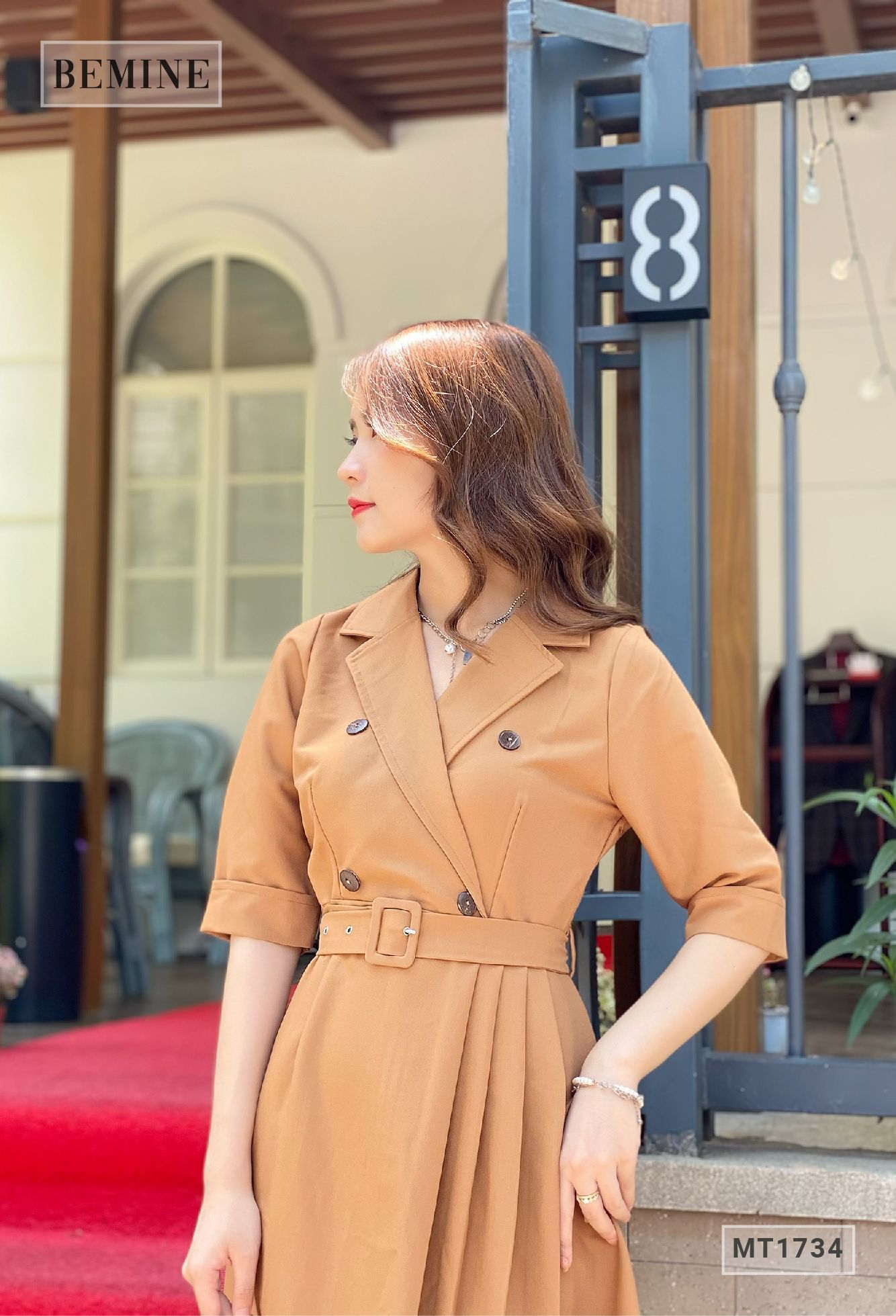 MT1734VANG - Đầm cổ vest thắt đai