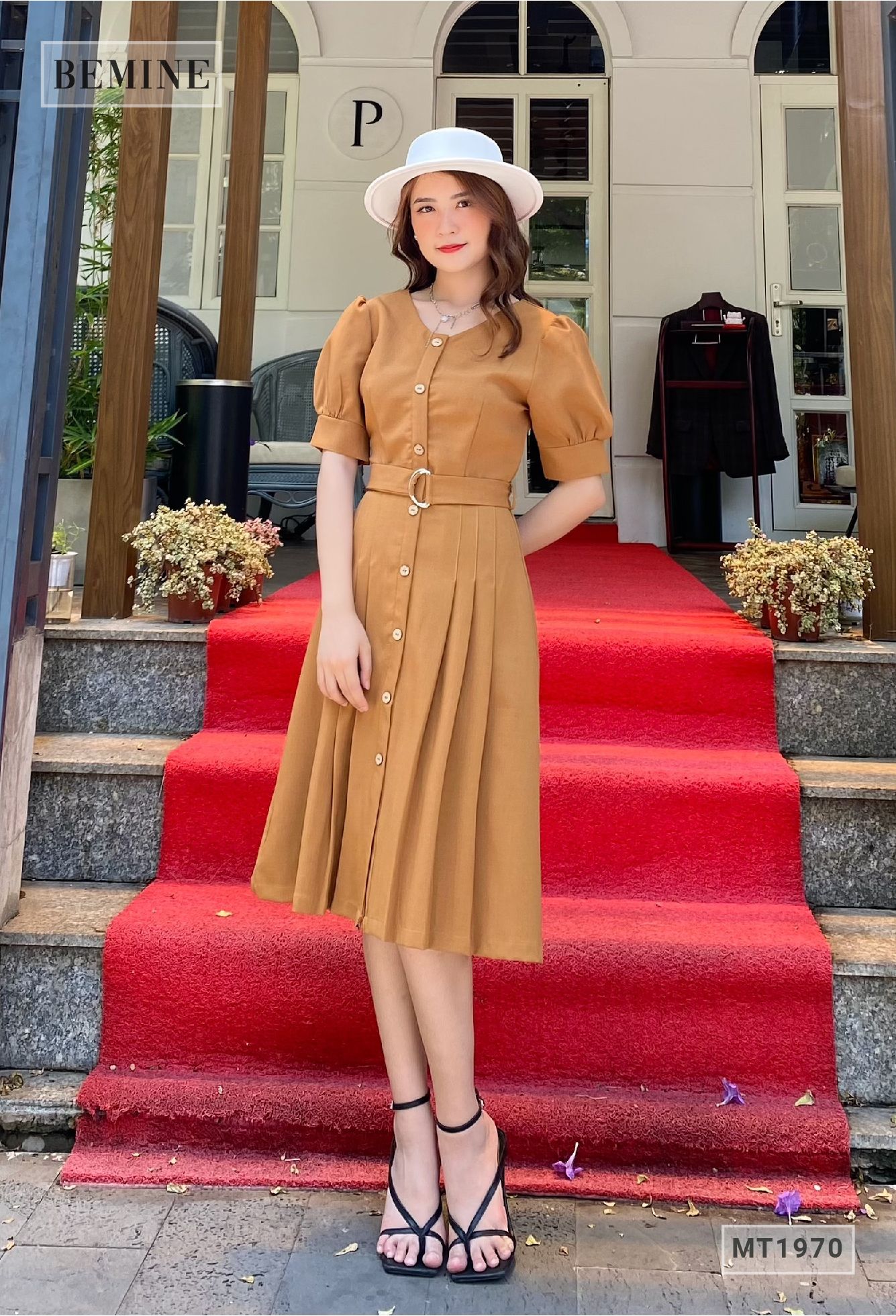 MT1970NAU - Đầm cổ tim tay bồng khoen eo
