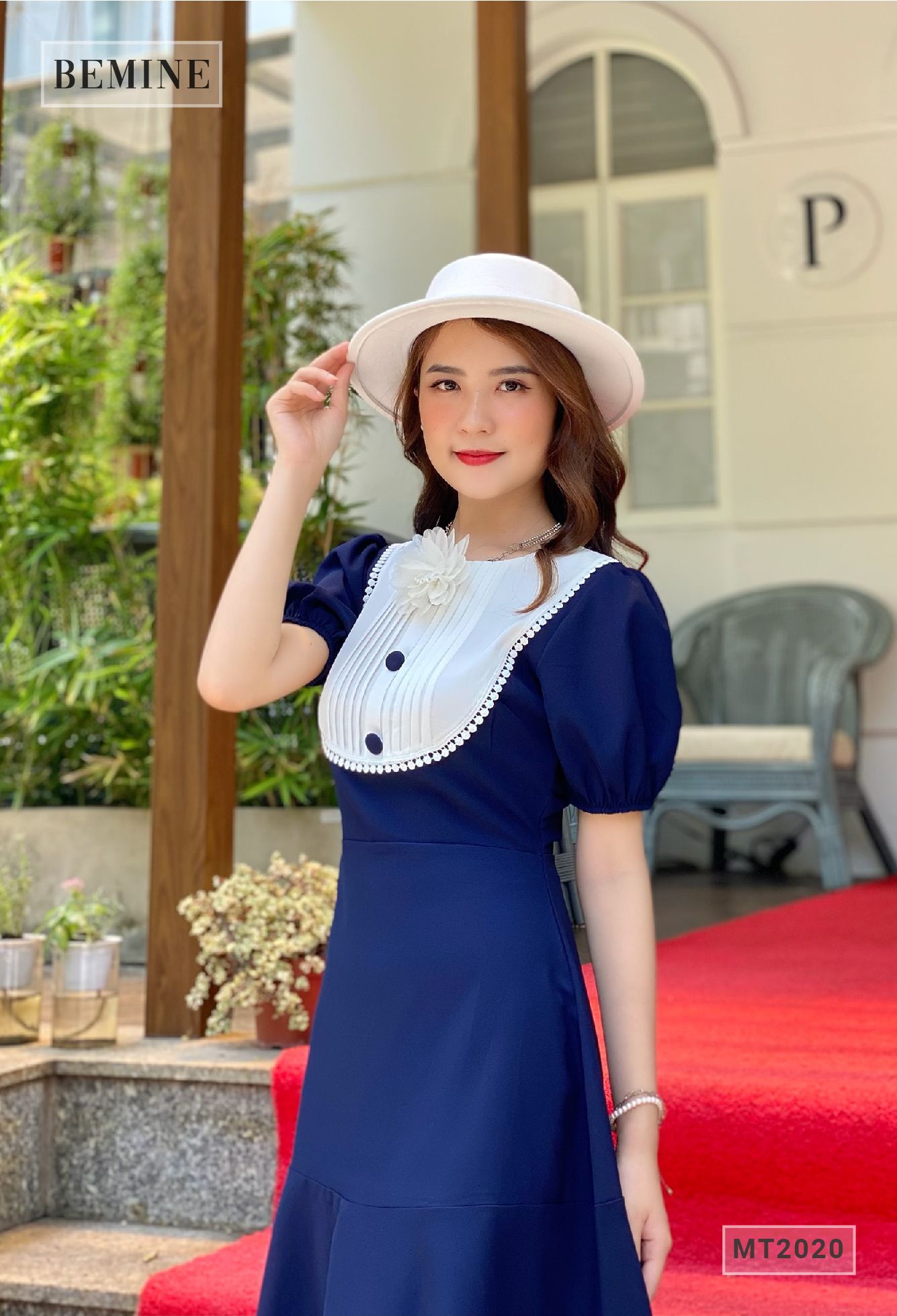 MT2020XANHĐEN - Đầm phối trắng hoa ngực