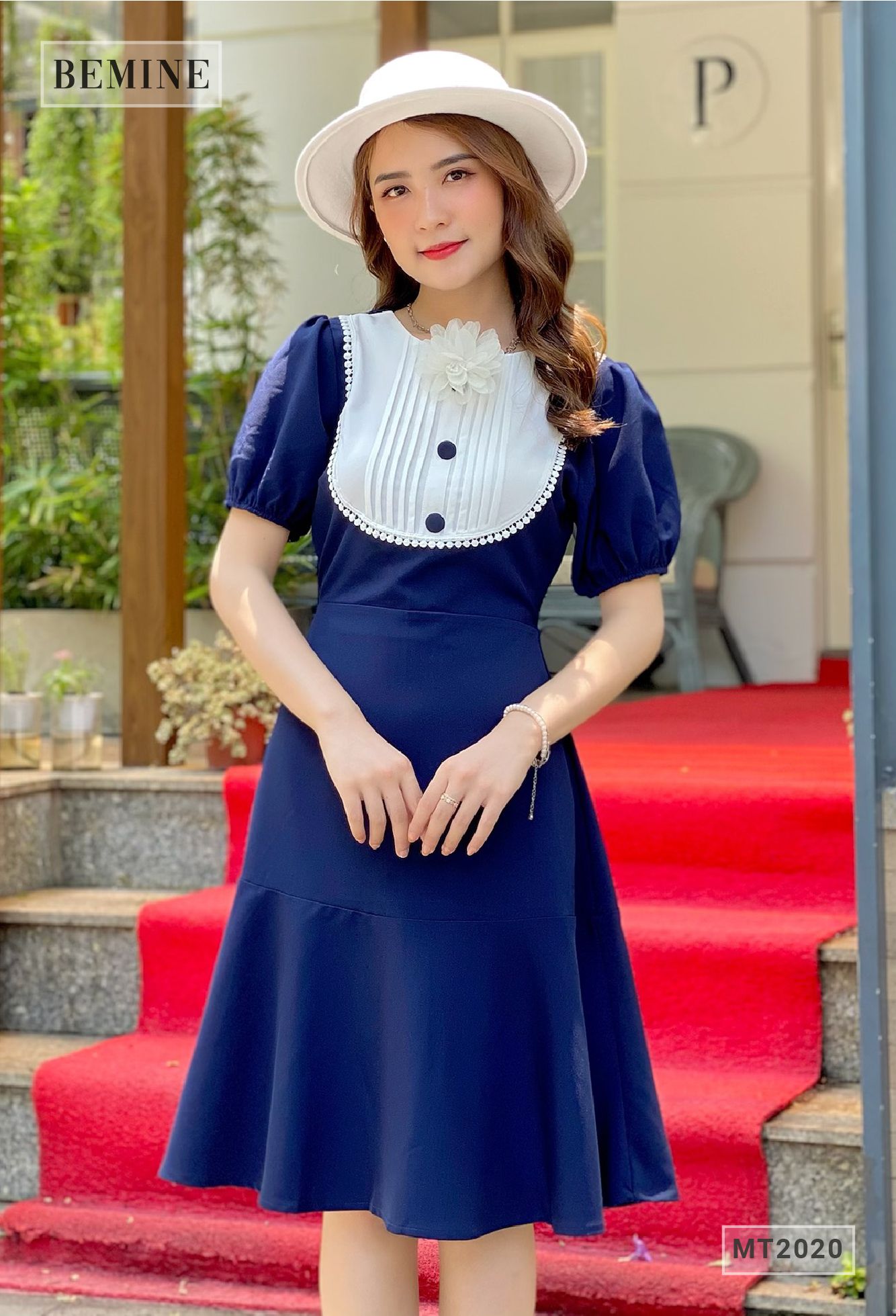 MT2020XANHĐEN - Đầm phối trắng hoa ngực