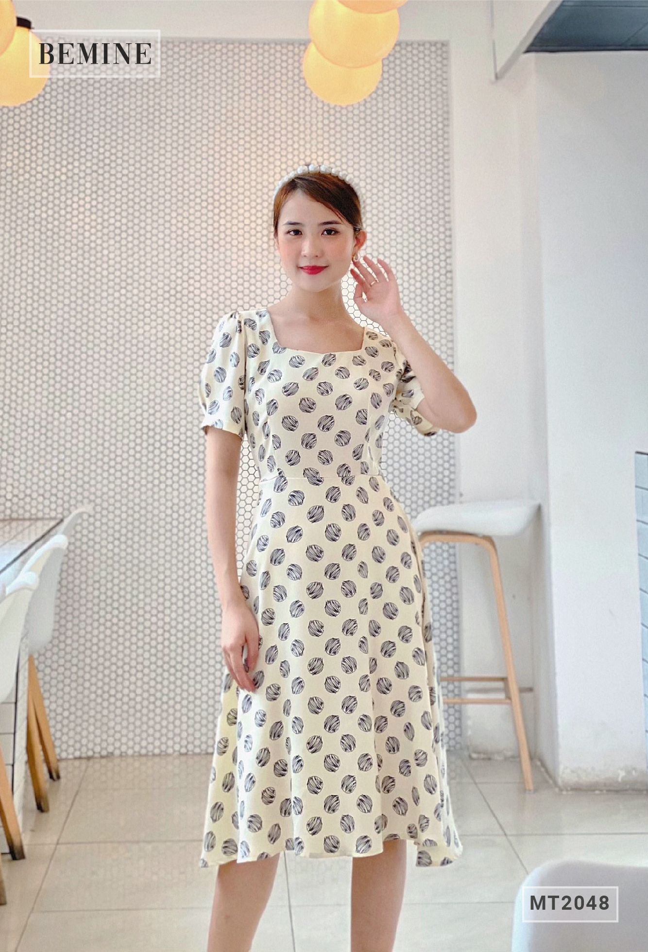 MT2048TRANG - Đầm cổ vuông chấm bi