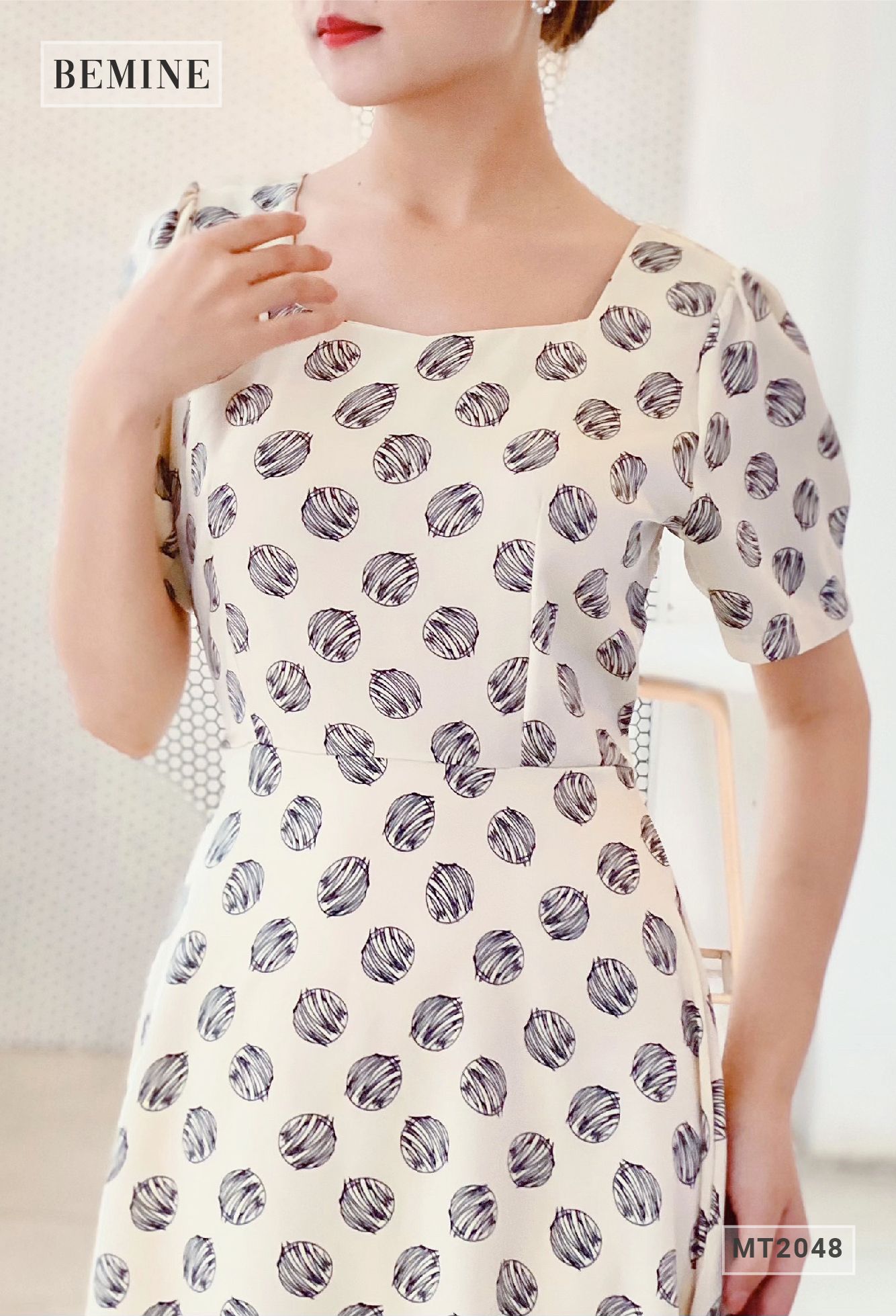 MT2048TRANG - Đầm cổ vuông chấm bi