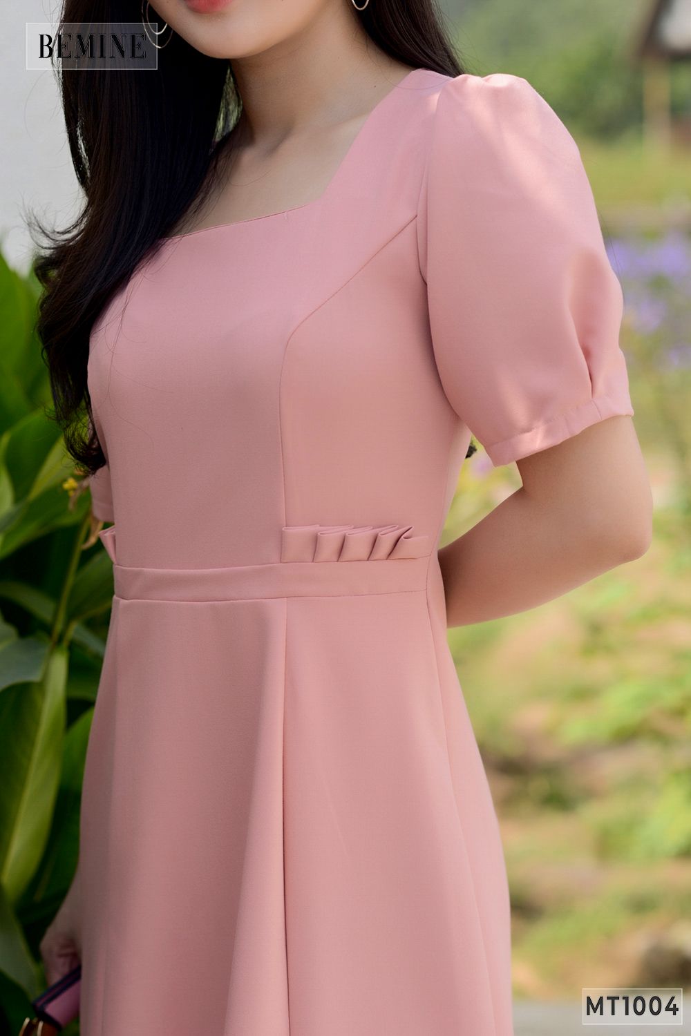 MT1004HONG - Đầm xếp 2 bên đính nút bọc